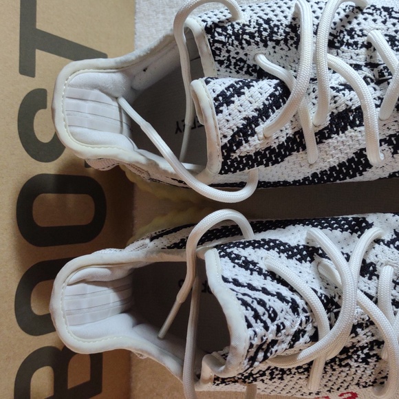 Adidas / Kanye Yeezy Boost 350 V2 Sneakers - WH/BK - Size 10.5 - Picture 4 of 17